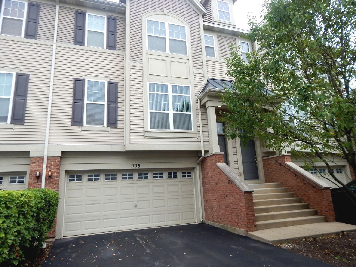 Townhomes Rented Yorkshire Square Aurora Illinois, 339 Commerce