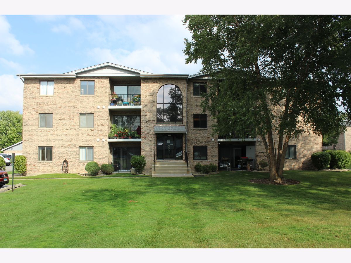 Condominiums Sold Evergreen Crestwood Illinois, 13256 Circle Drive