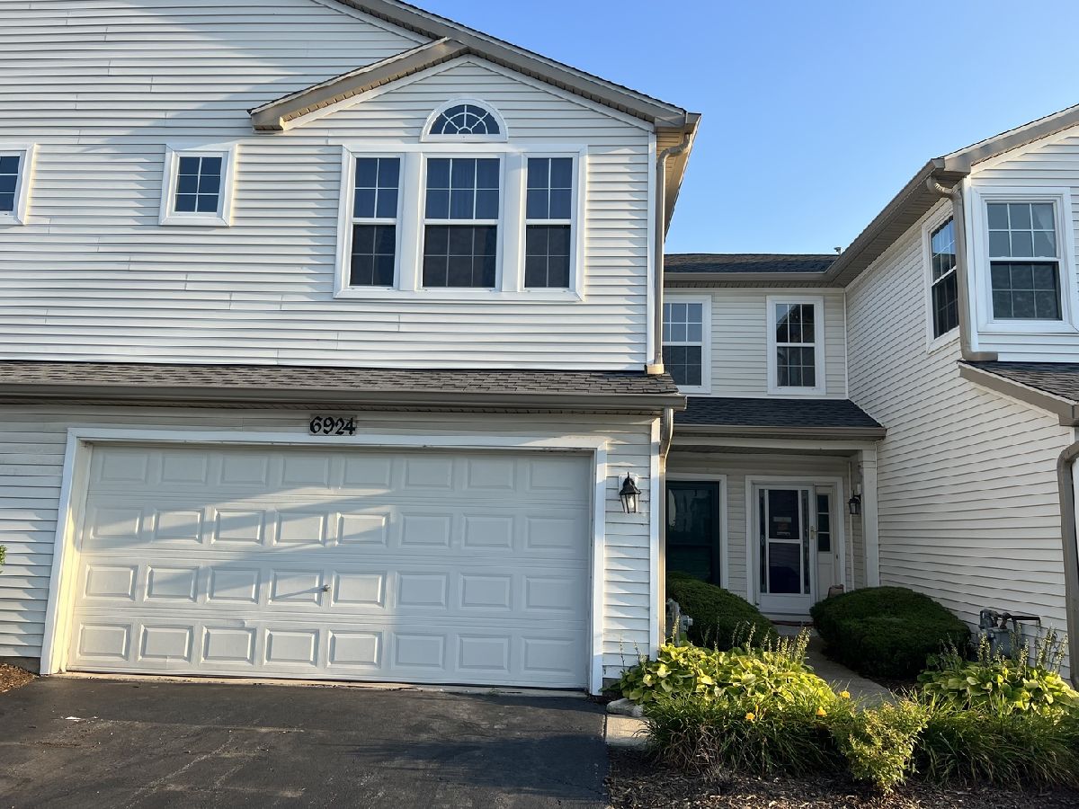 Homes & Townhomes & Condos Rented Clearwater Springs Plainfield Illinois, 6924 Clearwater