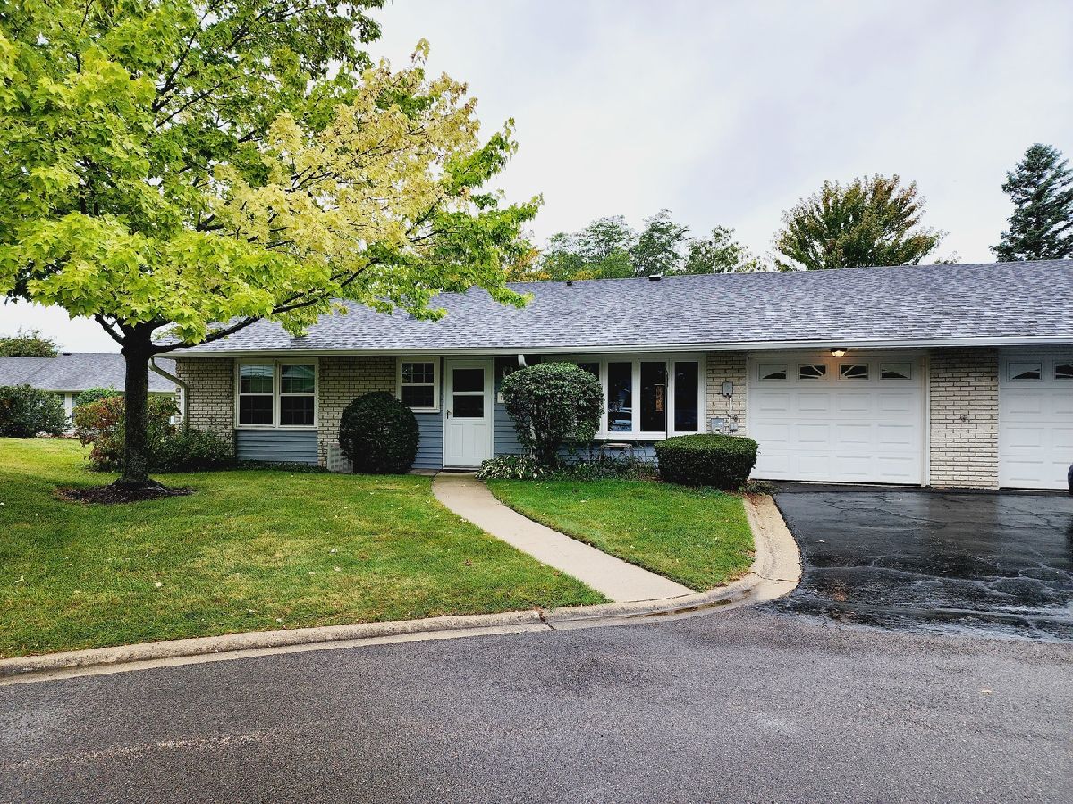 Townhomes & Condos Sold Leisure Village Fox Lake Illinois, 7423 Chevy Chase