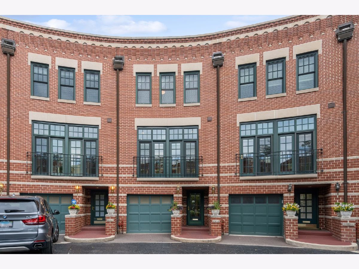 Townhomes & Condos & Homes Sold Embassy Club Chicago Illinois, 1412 Wrightwood