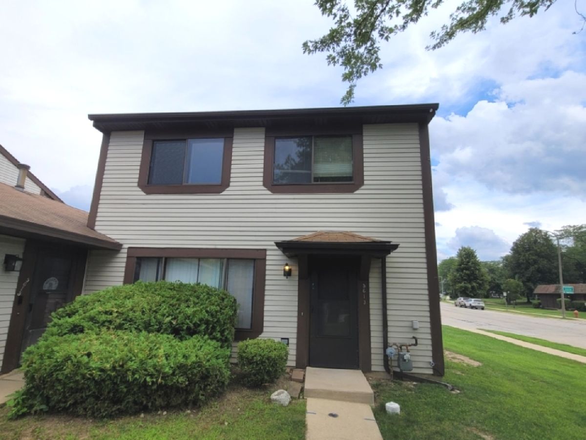 Townhomes & Condos Rented Tanglewood Hanover Park Illinois, 5613 Pebble Beach