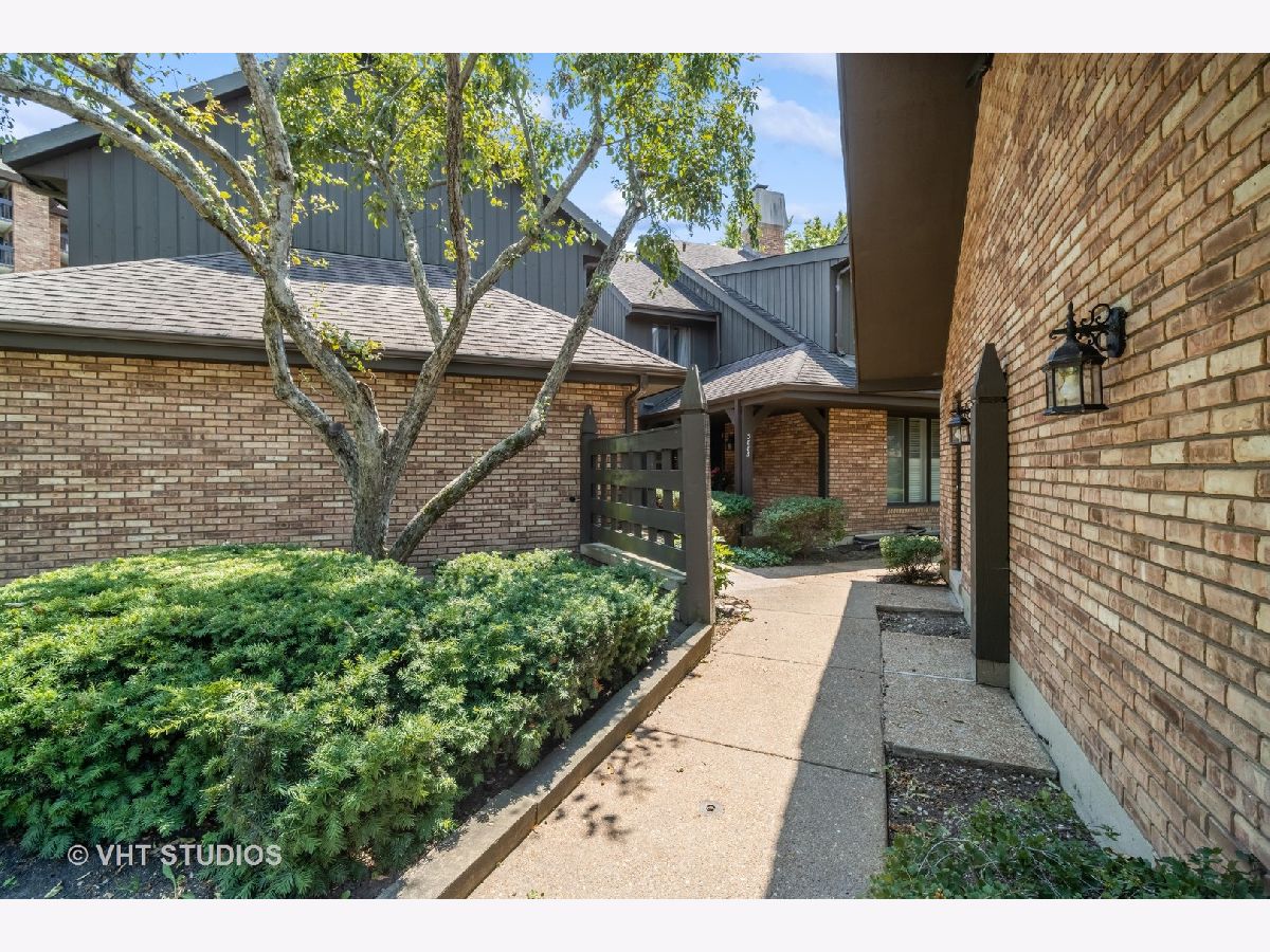 Mission Hills Northbrook IL, Condos & Townhomes & Homes For Sale & For