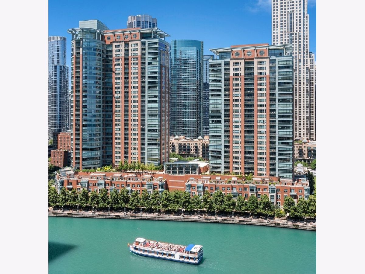 Townhomes & Condos Sold Riverview East Chicago Illinois, 445 North Water