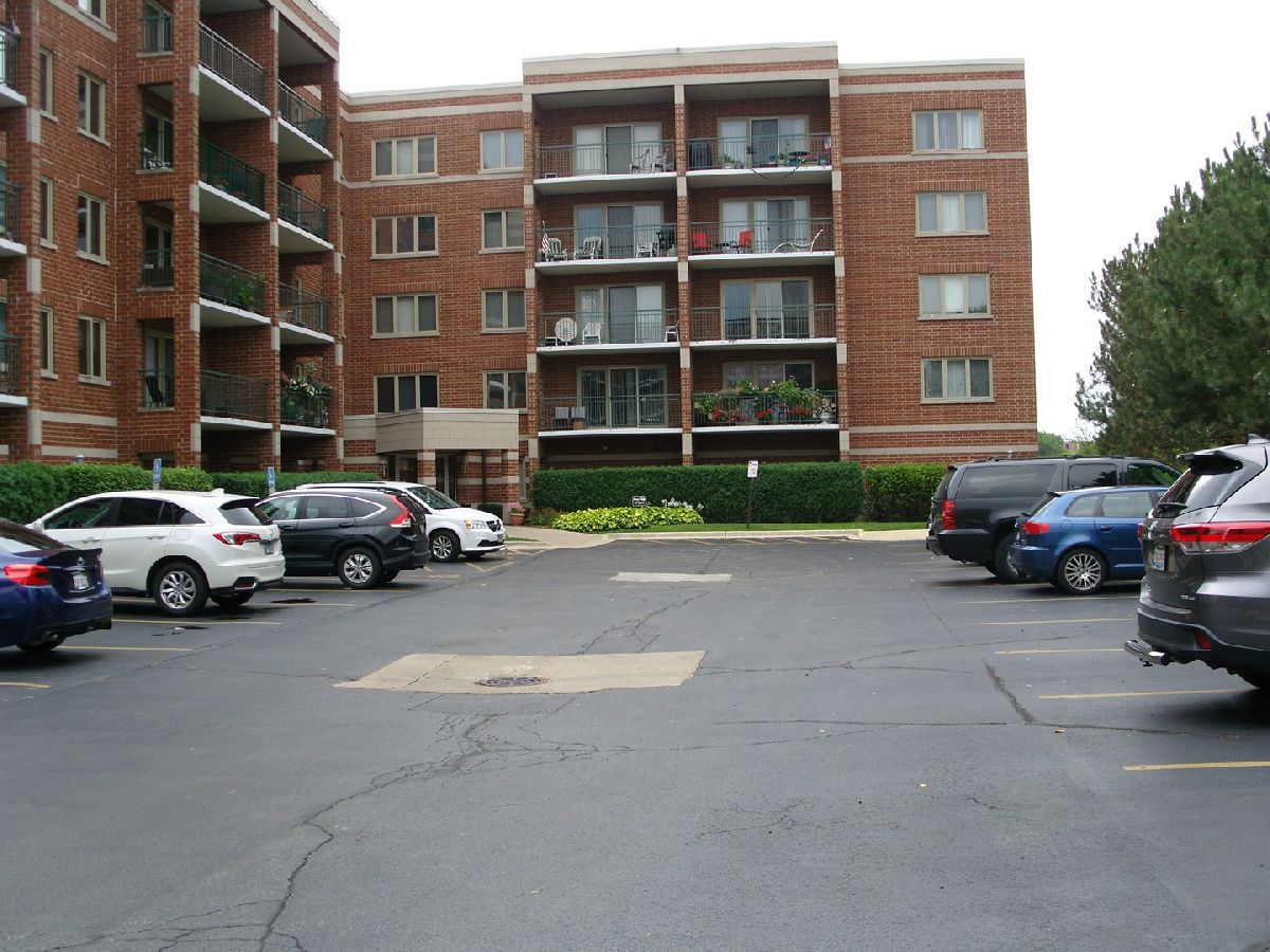 Condominiums Sold Glenlake Chicago Illinois, 6461 Warner