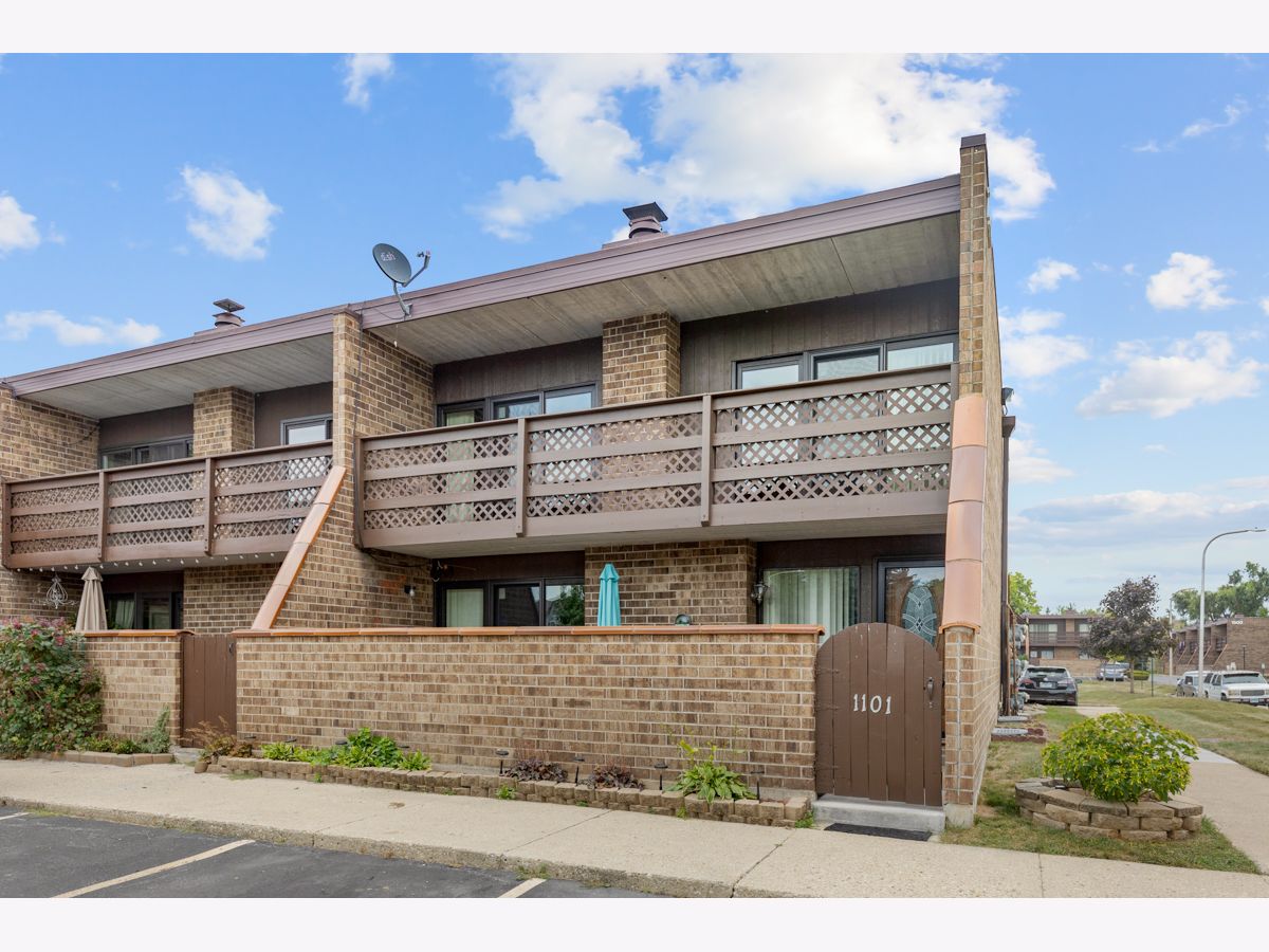 Condos & Townhomes Sold Kennington Square Elgin Illinois, 1101 Kenneth