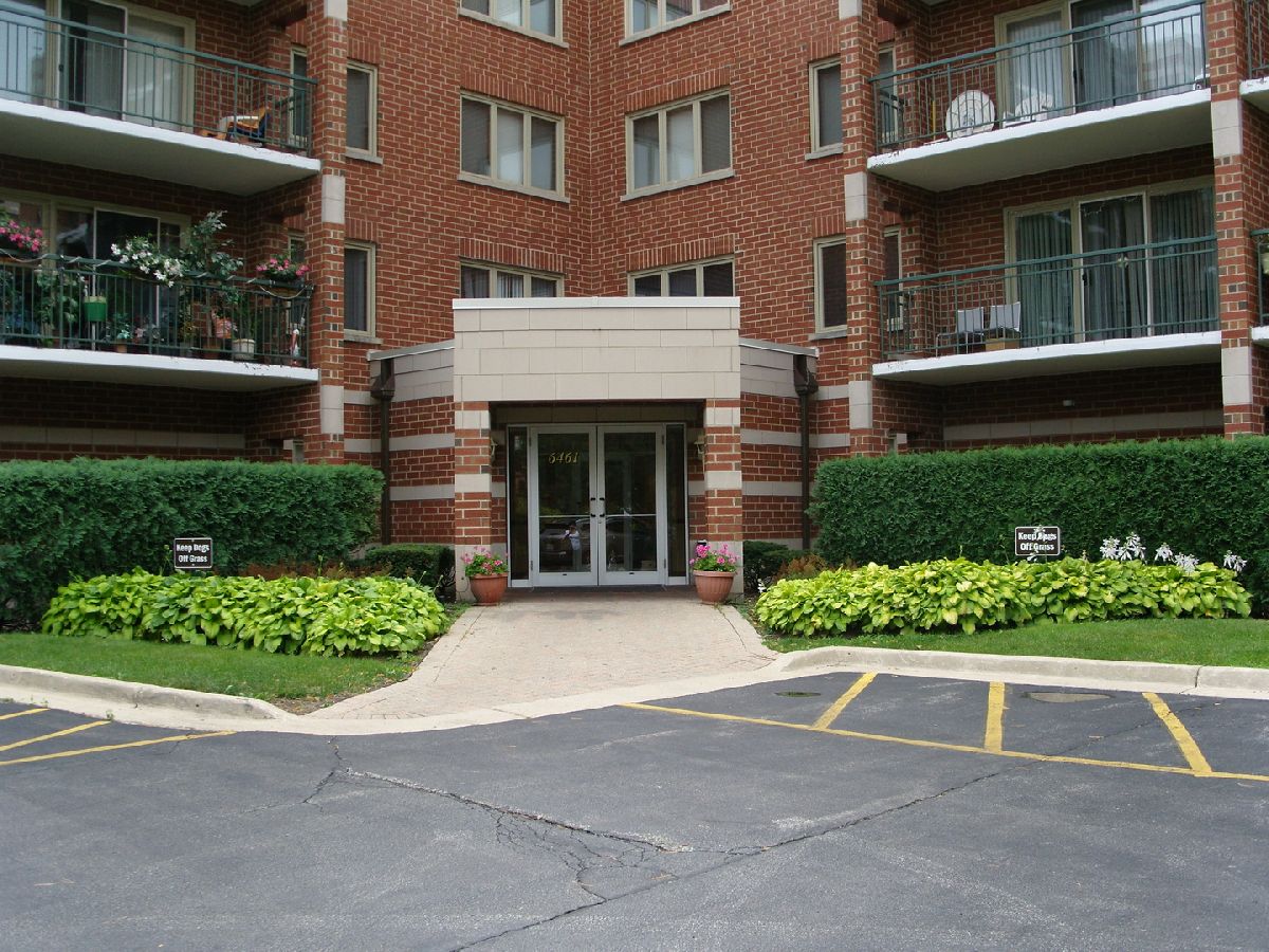 Condominiums Sold Glenlake Chicago Illinois, 6461 Warner