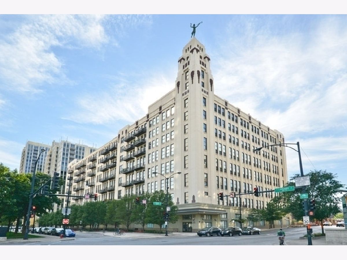 Condominiums Rented One River Place Chicago Illinois, 758 Larrabee
