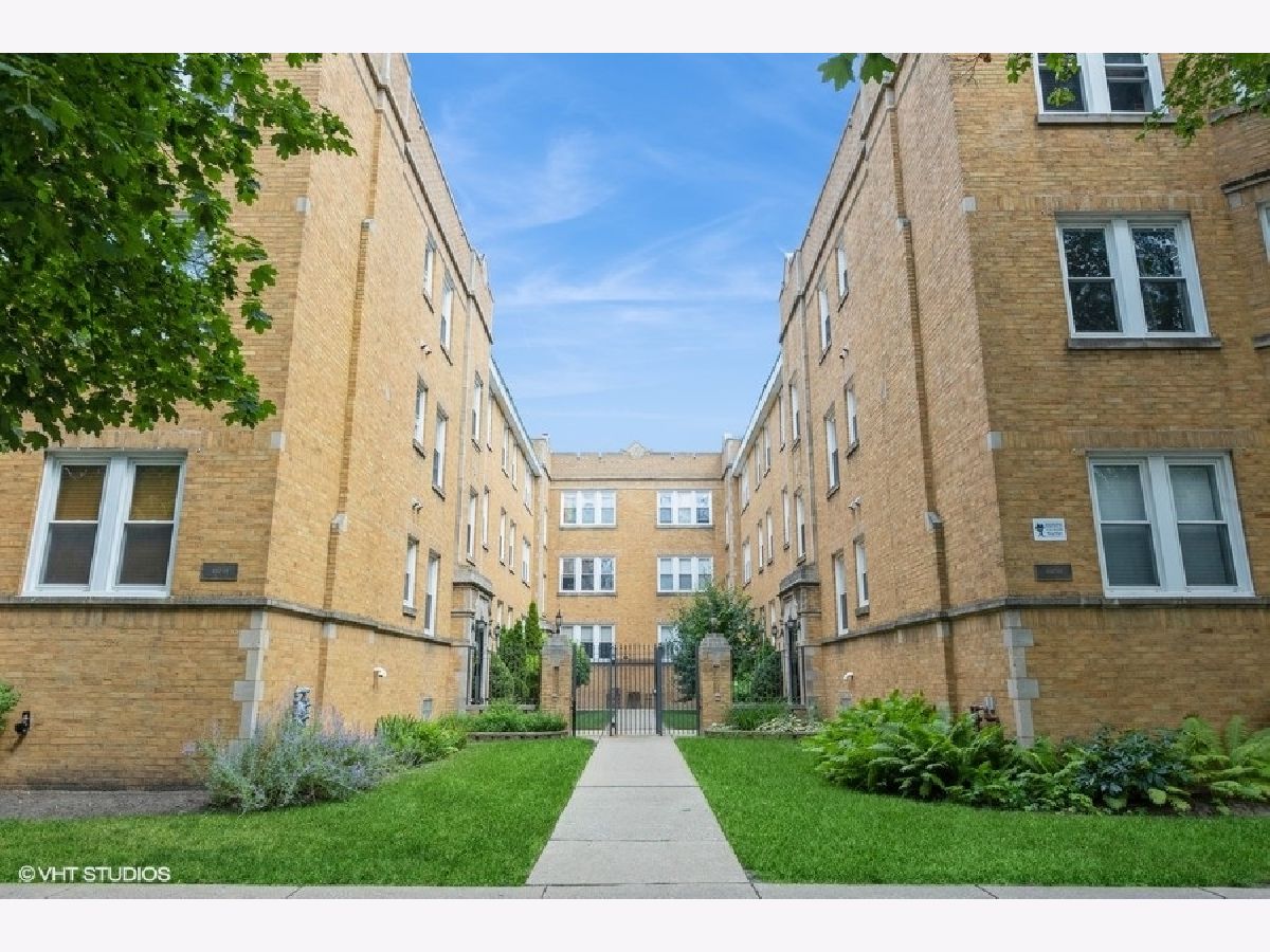 Condominiums Sold Wolcott Court Chicago Illinois, 4845 Wolcott