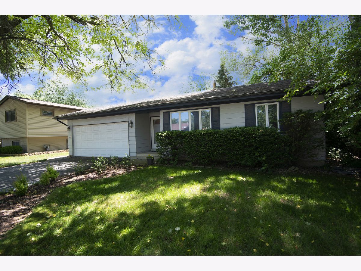 Homes Rented Sherwood Glen Aurora Illinois, 421 Robinhood