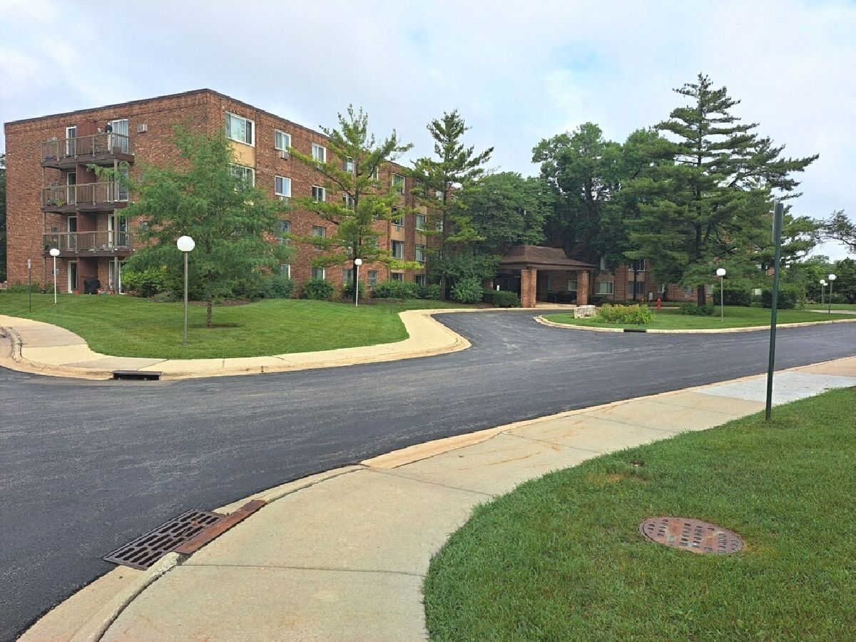 Moon Lake Village Hoffman Estates IL, Condos & Townhomes & Homes For