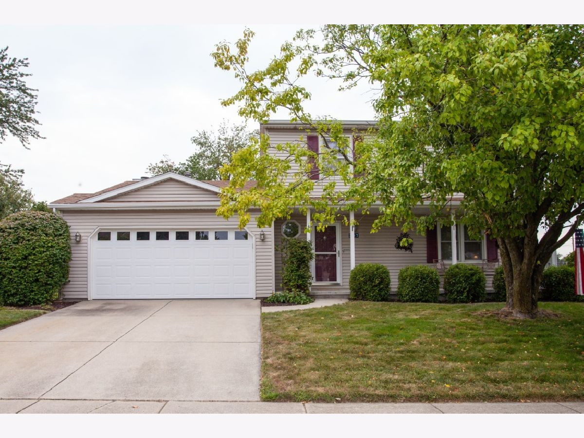 Homes & Condos & Townhomes Sold Laesch Acres Bloomington Illinois, 207 Clover