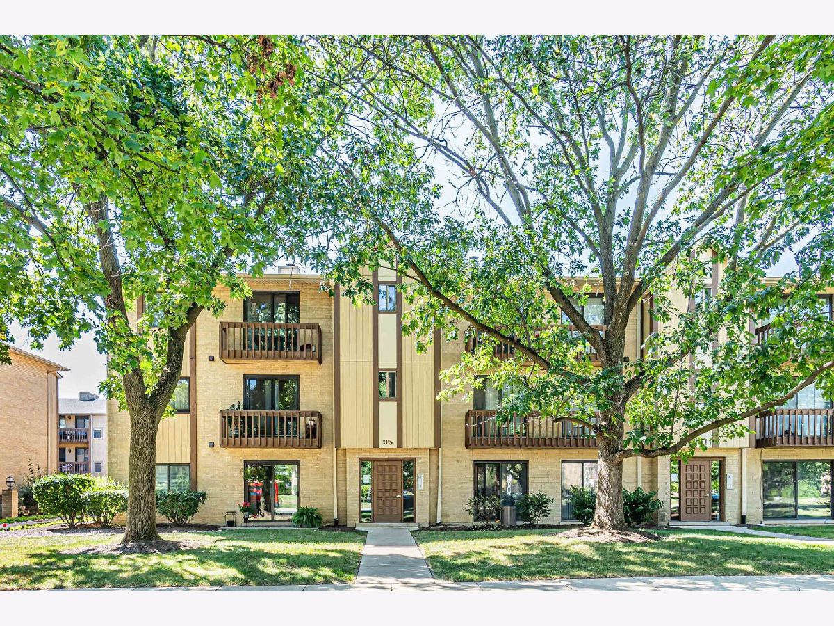 Condominiums Sold Pembrooke Courts Naperville Illinois, 95 Olesen