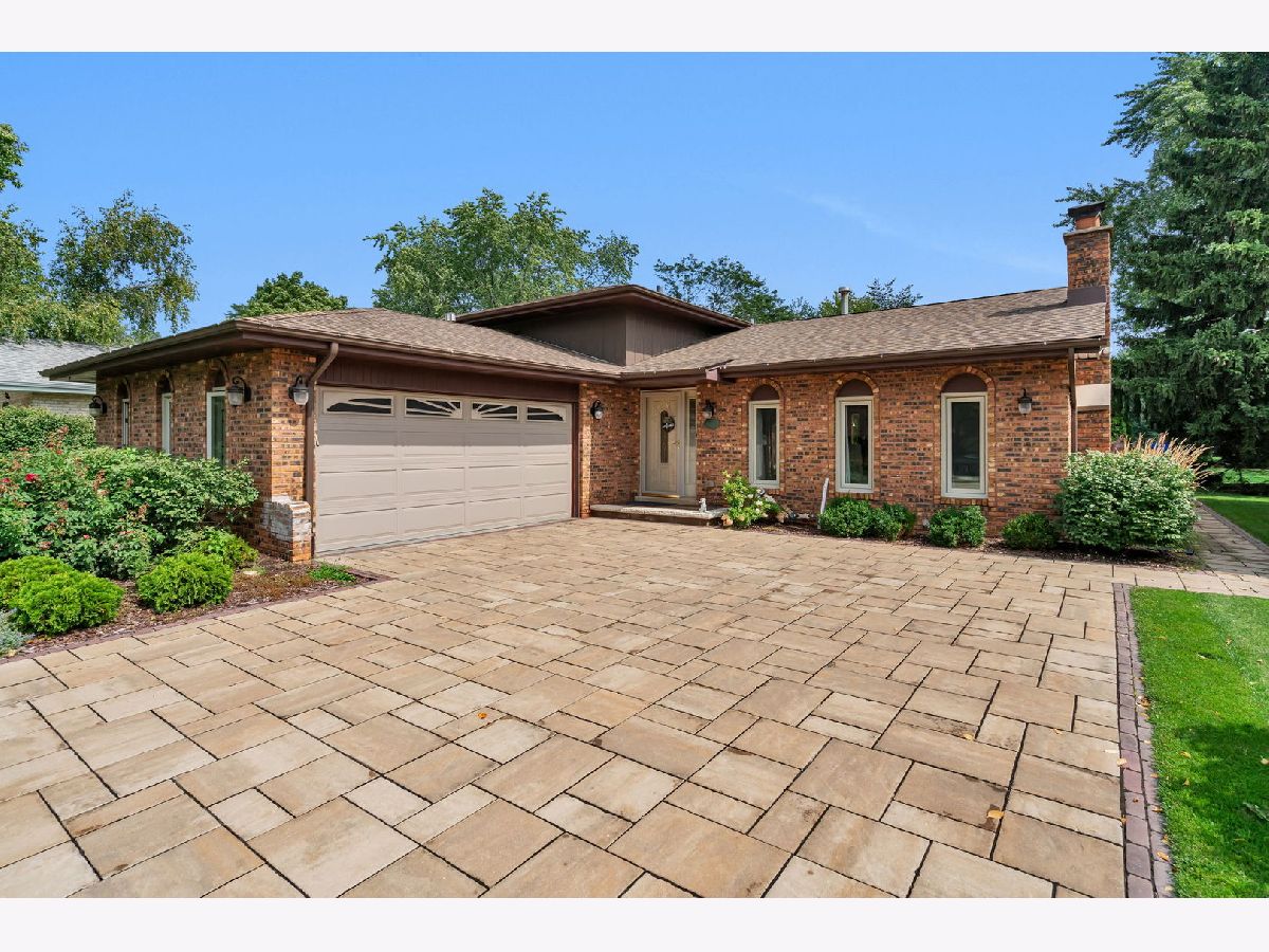 Townhomes & Condos & Homes Sold Willow Creek Willow Springs Illinois, 8349 Field Crest
