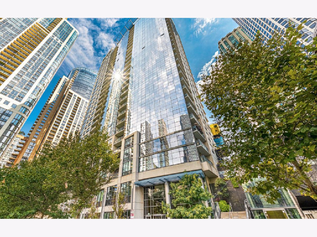 Condos & Townhomes Rented Lancaster Chicago Illinois, 201 Westshore