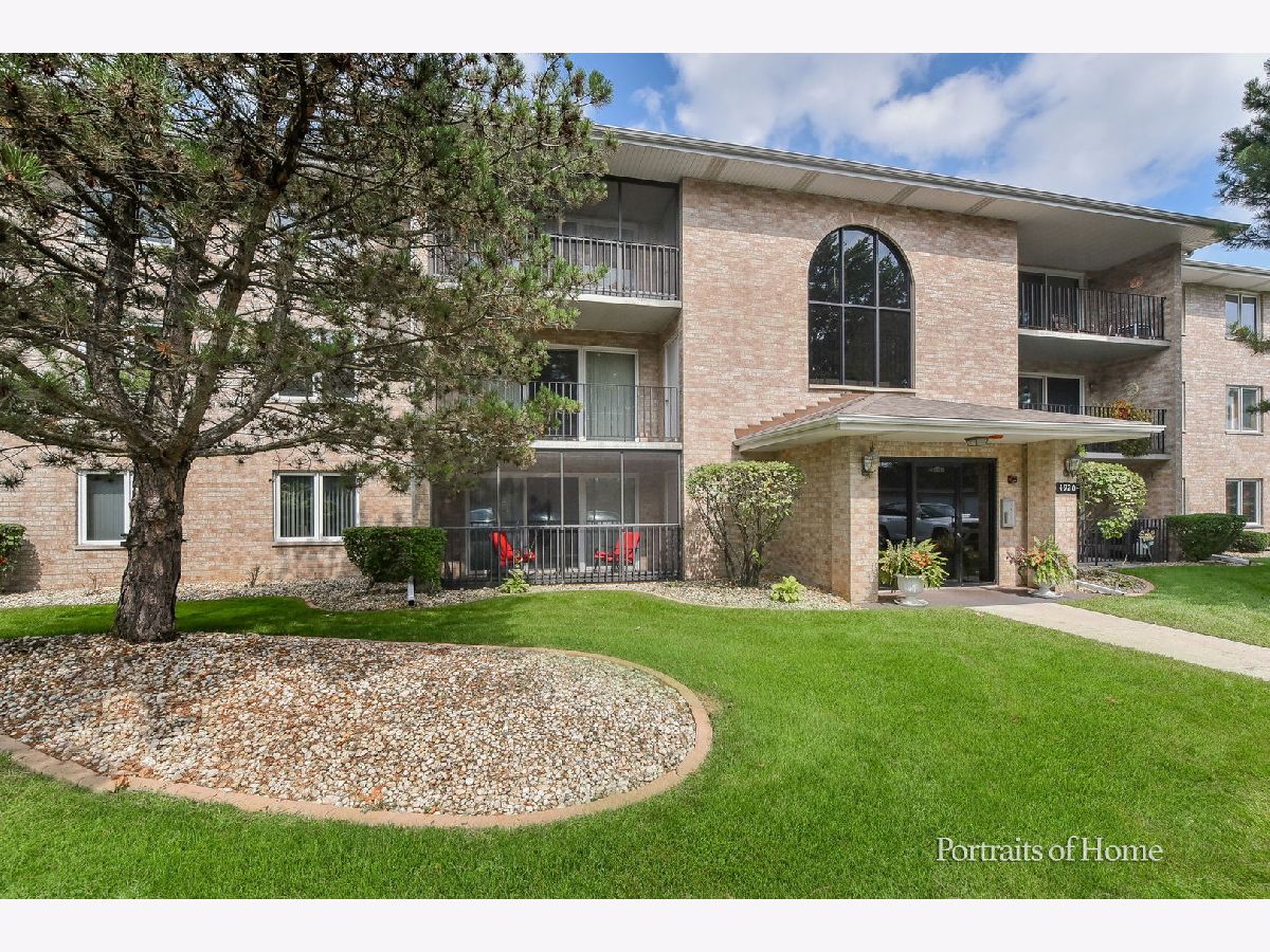 Condominiums Sold Circle Crest Crestwood Illinois, 4920 134th
