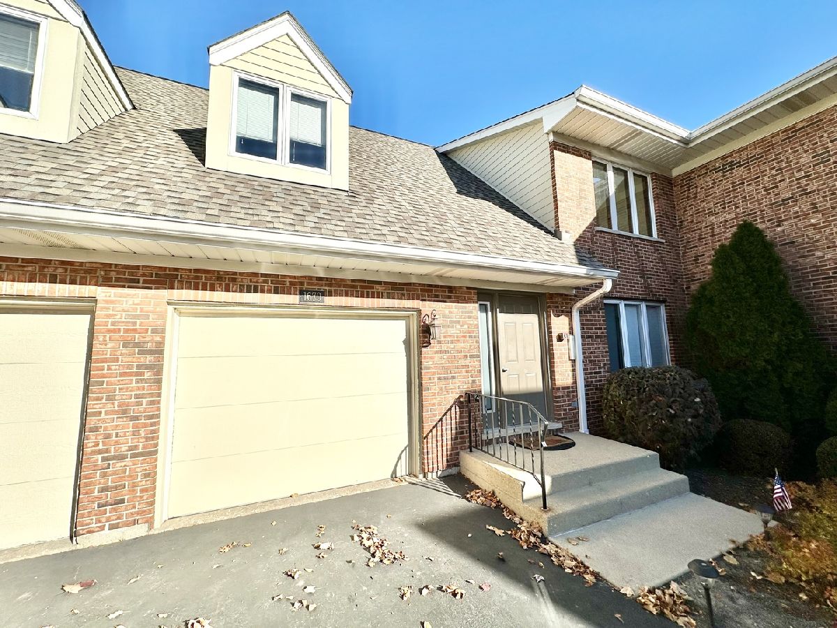 Condos & Townhomes Sold Courtyards Of Arlington Arlington Heights Illinois, 1670 Douglas