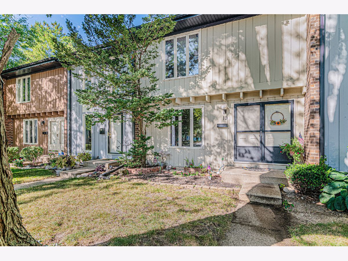 Townhomes Sold Garden Quarter Elgin Illinois, 10 Dumbarton Oaks