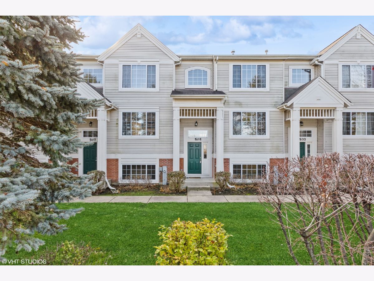 Townhomes & Condos & Homes Rented Cary Woods Cary Illinois, 505 Cary Woods