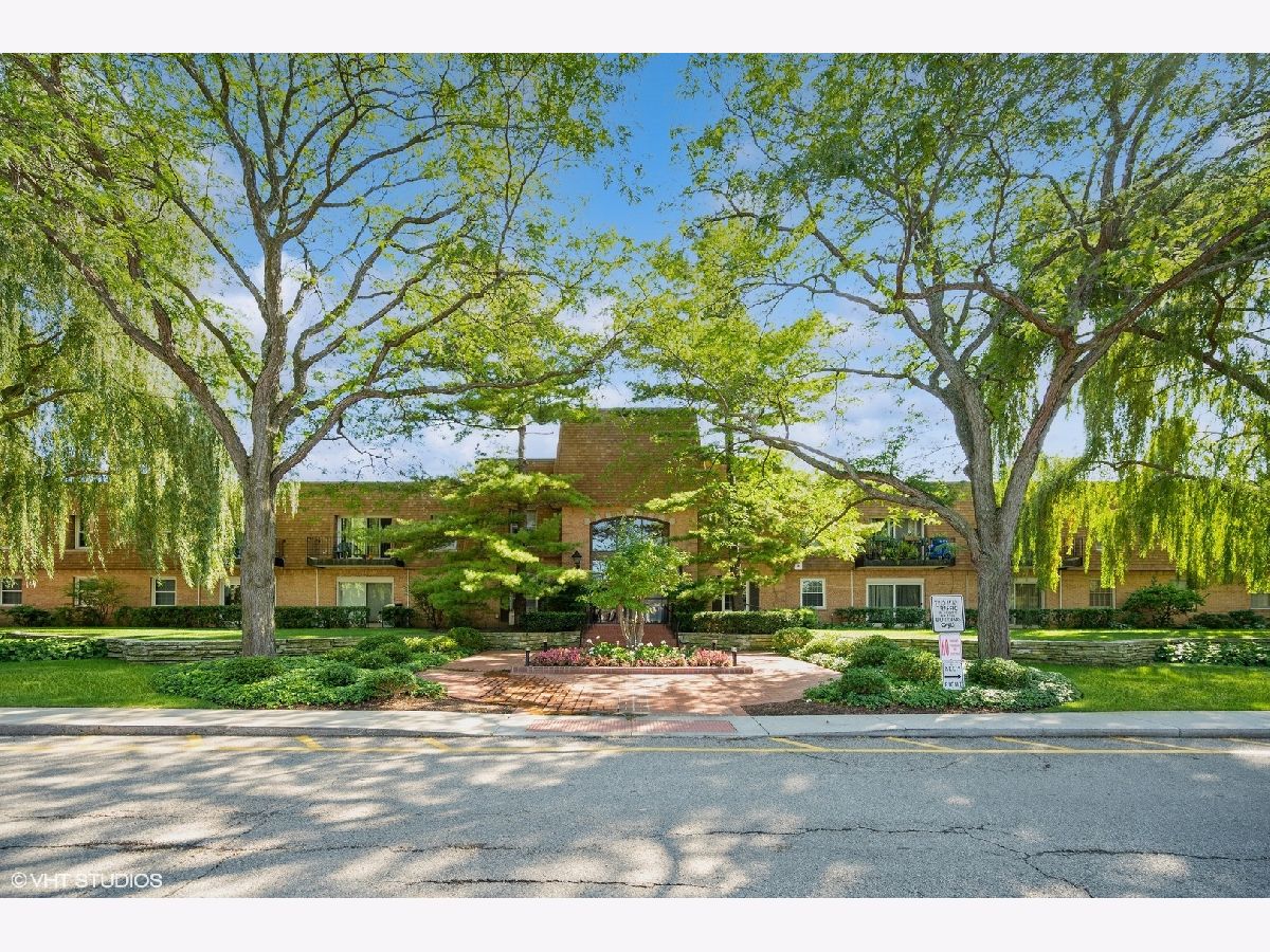 Condominiums Sold Brooke Estates Highland Park Illinois, 1220 Park