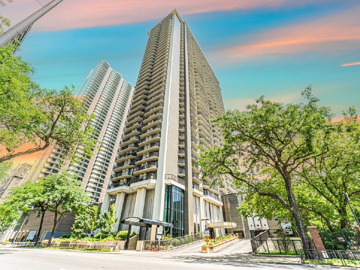Condominiums Rented Malibu Chicago Illinois, 6007 Sheridan