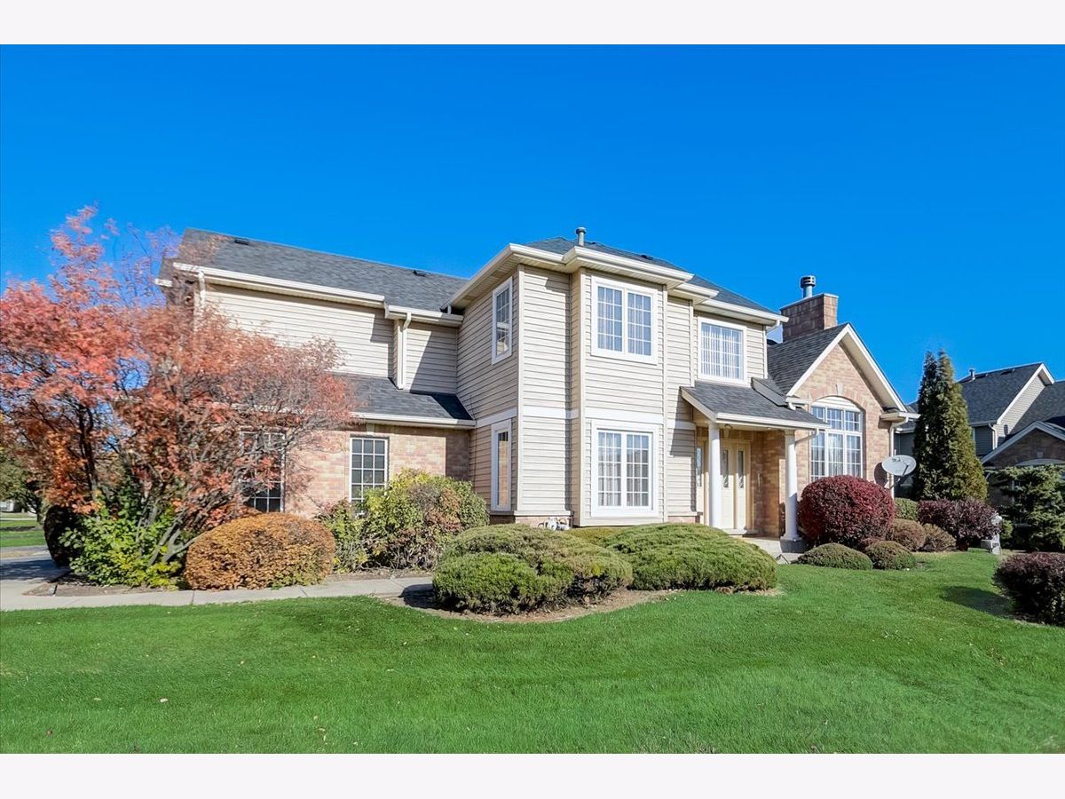 Homes & Townhomes Sold Dynasty Lakes Hazel Crest Illinois, 18419 Carrington