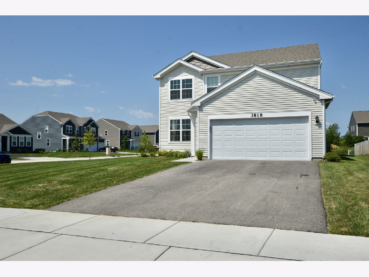 Homes & Condos & Townhomes Rented The Oaks Of Irish Prairie Mchenry Illinois, 3818 Doherty