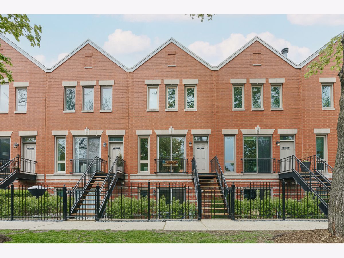 Townhomes Sold Henderson Square Chicago Illinois, 1542 School