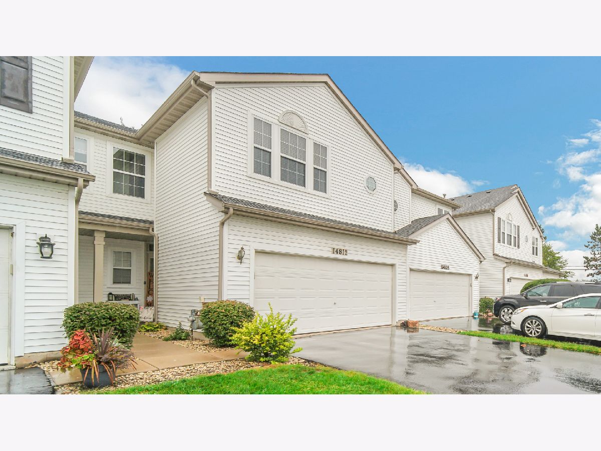 Townhomes & Condos & Homes Sold Victoria Crossings Lockport Illinois, 14812 Victoria Crossing