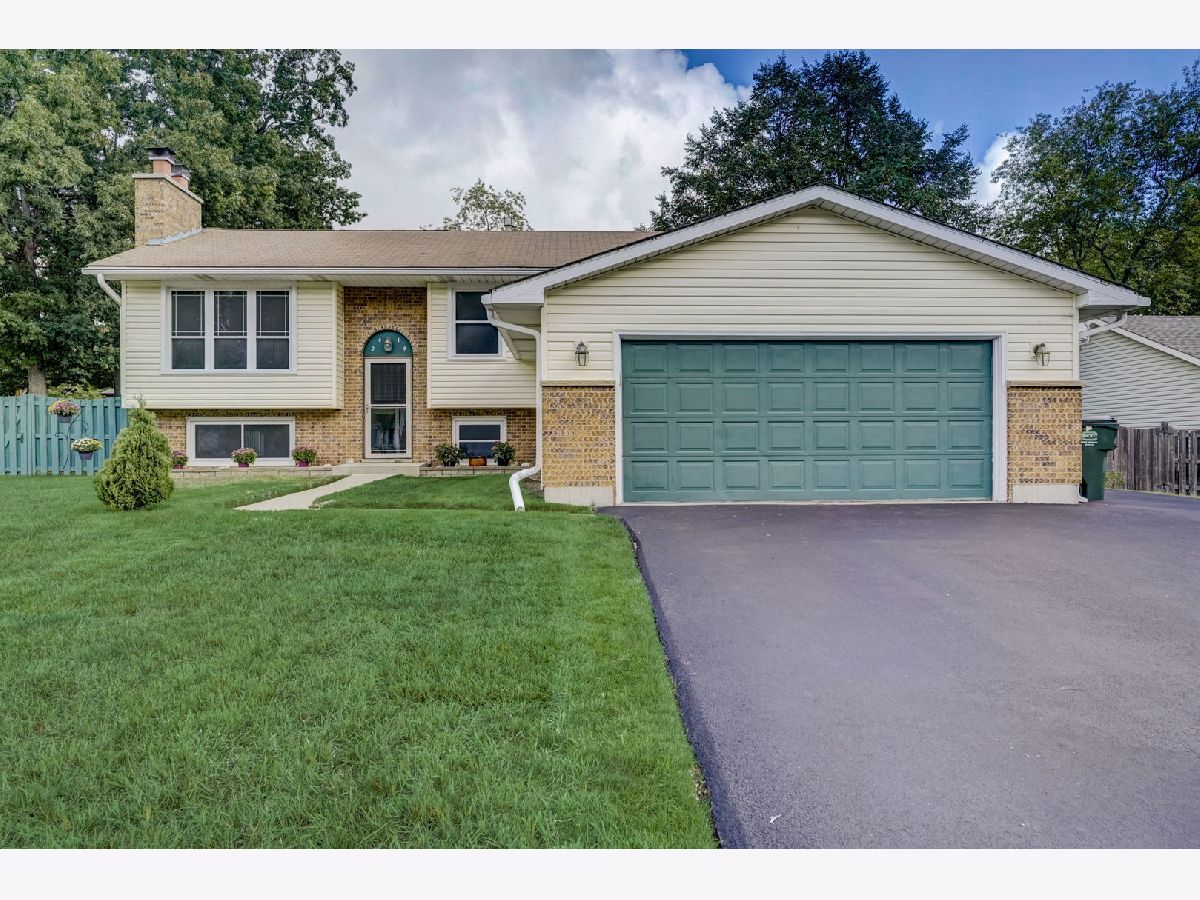 Homes Sold Waterford Woods Lindenhurst Illinois, 2414 Mallard