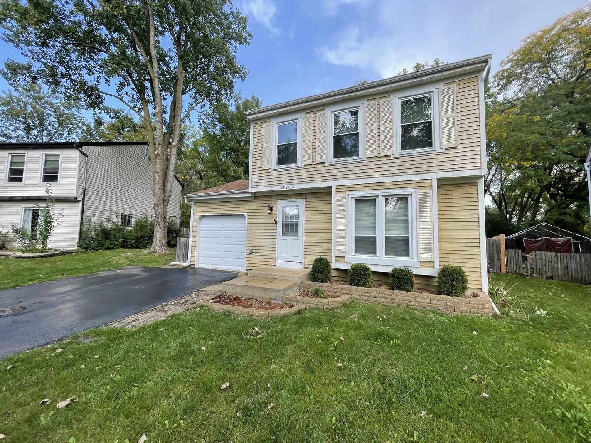 Homes & Condos & Townhomes Rented Summerlakes Warrenville Illinois, 29W738 Wembly