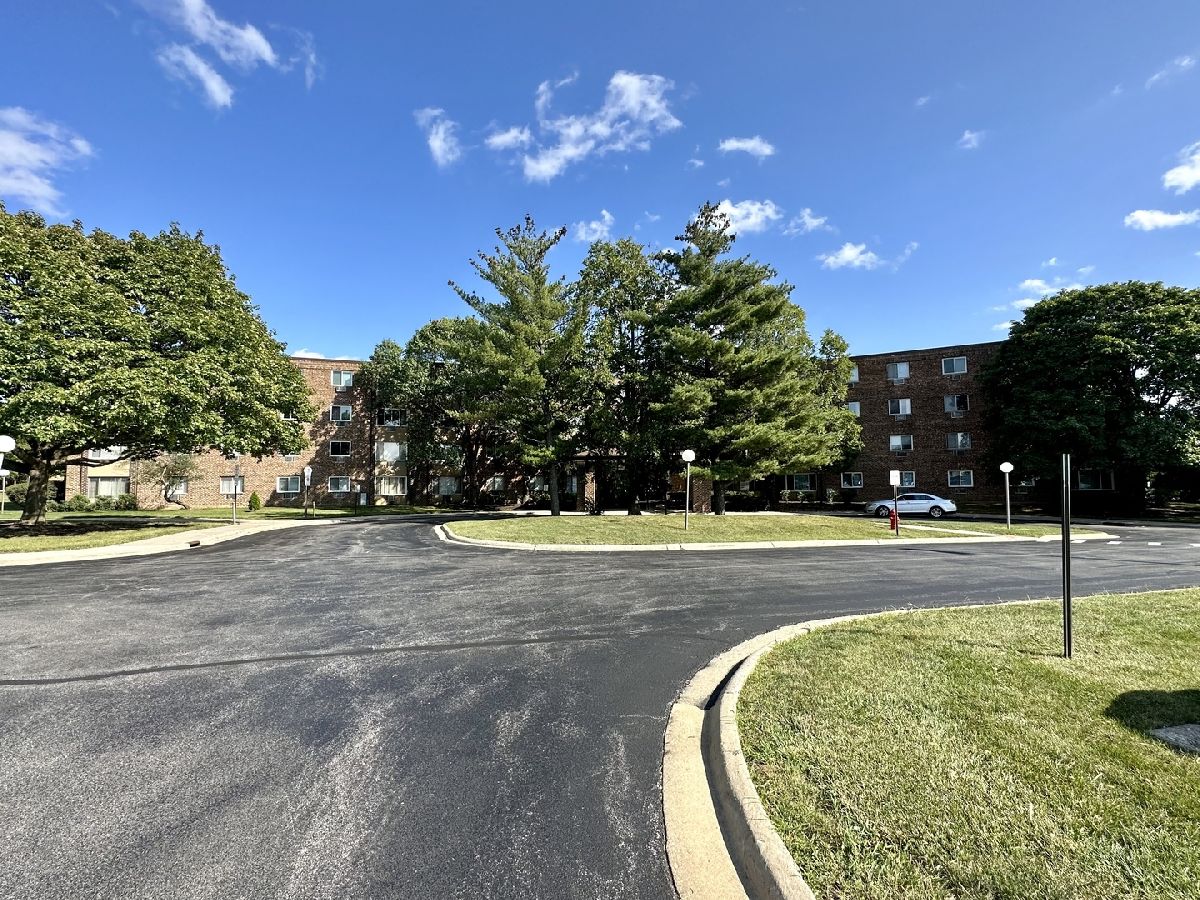 Moon Lake Village Hoffman Estates IL, Condos & Townhomes & Homes For