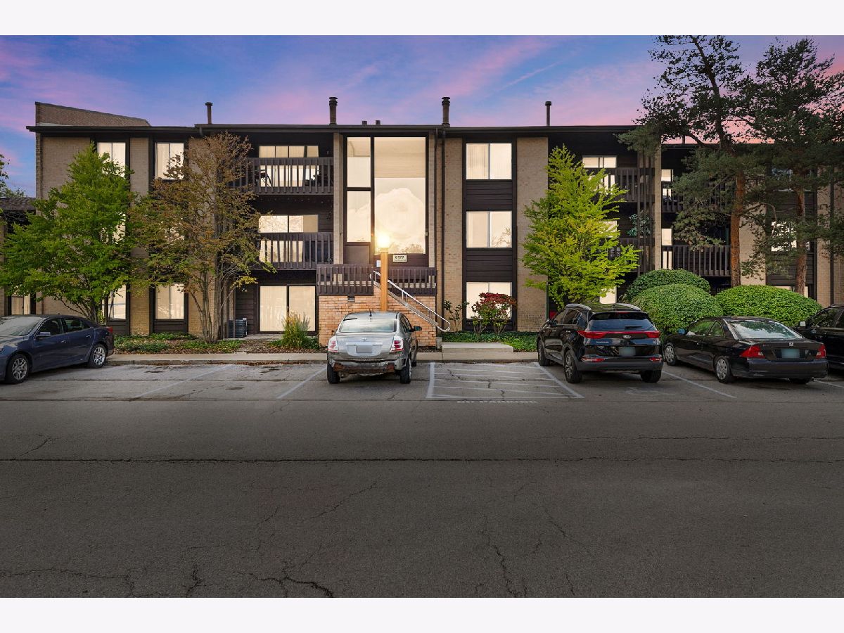 Condominiums Sold Knolls Willowbrook Illinois, 6177 Knoll Wood