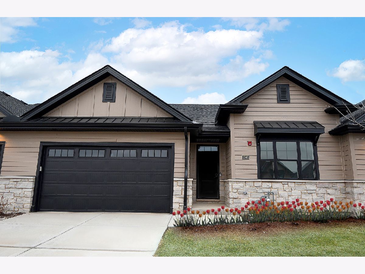 Condos & Townhomes Sold Villas Of Clover Ridge Lockport Illinois, 1345 Lacoma