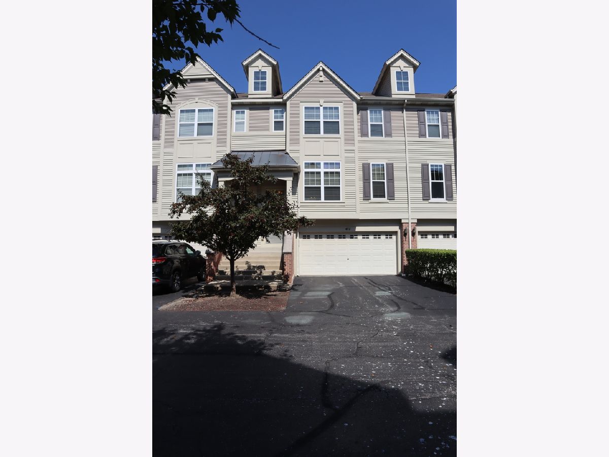 Townhomes Rented Yorkshire Square Aurora Illinois, 411 Commerce