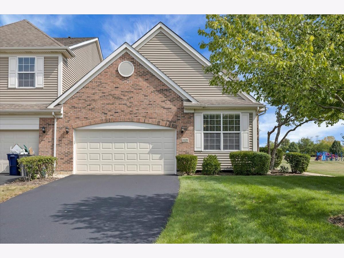 Townhomes & Condos & Homes Sold Princeton West Elgin Illinois, 1121 Loganbury