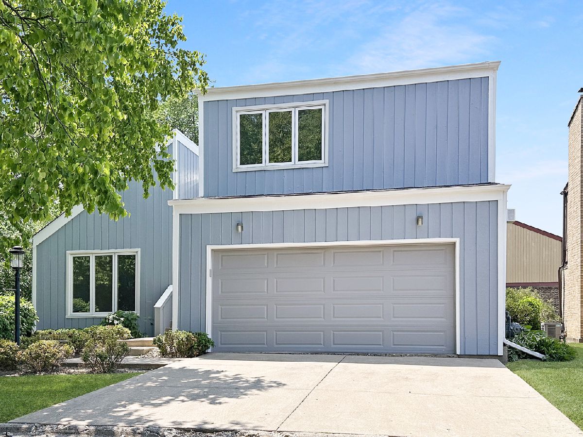 Homes & Condos & Townhomes Sold Cobblewood Northbrook Illinois, 2471 Cobblewood