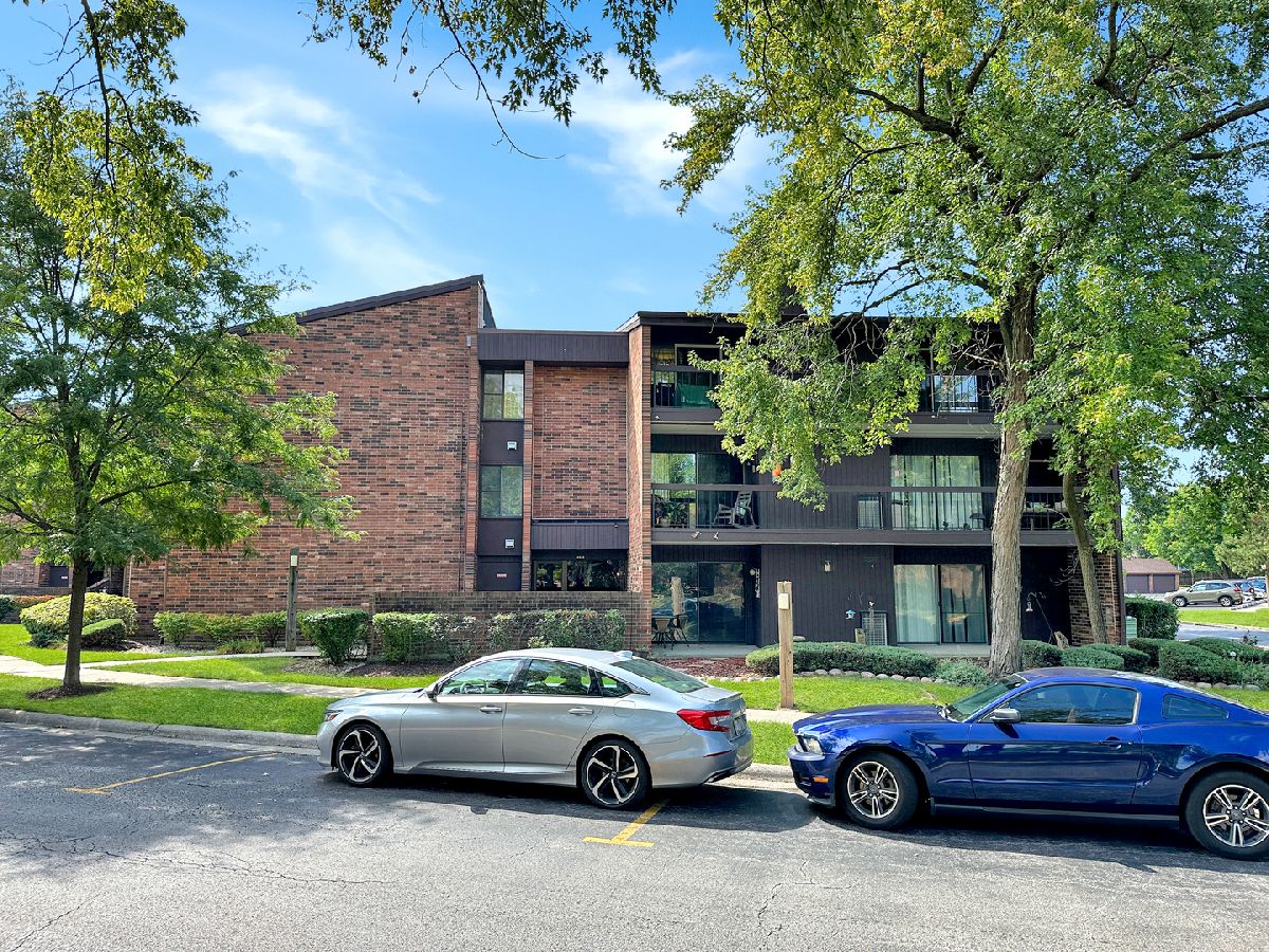 Condominiums Sold Scarborough Fare Oak Forest Illinois, 14525 Walden