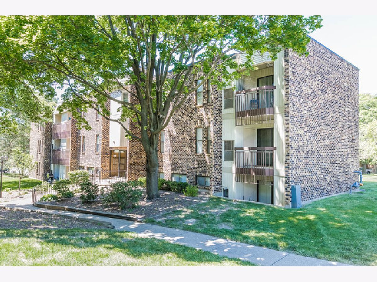 Condos & Townhomes Sold Woodridge Club Woodridge Illinois, 2037 Country Club