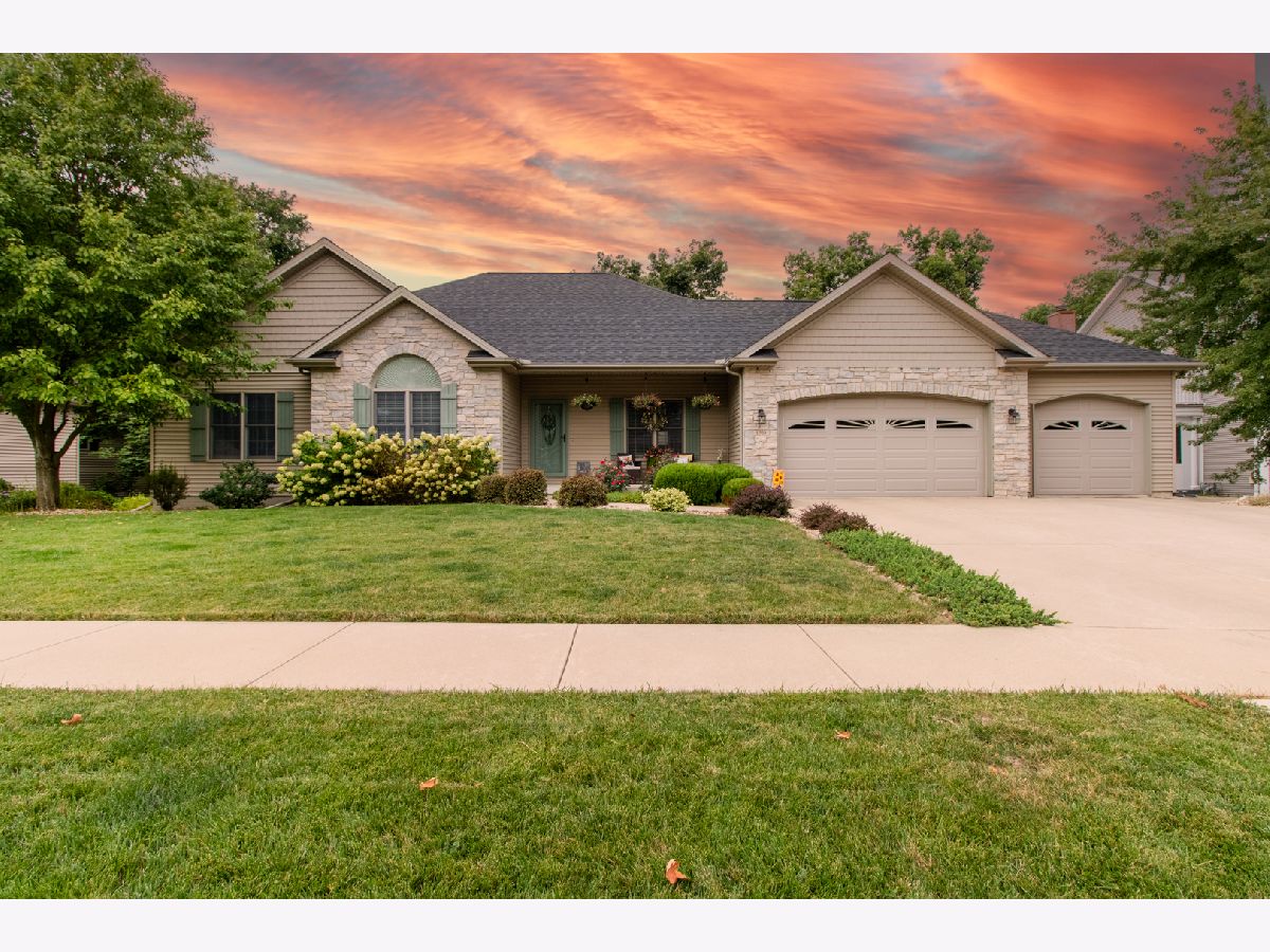 Homes & Condos & Townhomes Sold Woodland Ridge Bloomington Illinois, 1709 Longden
