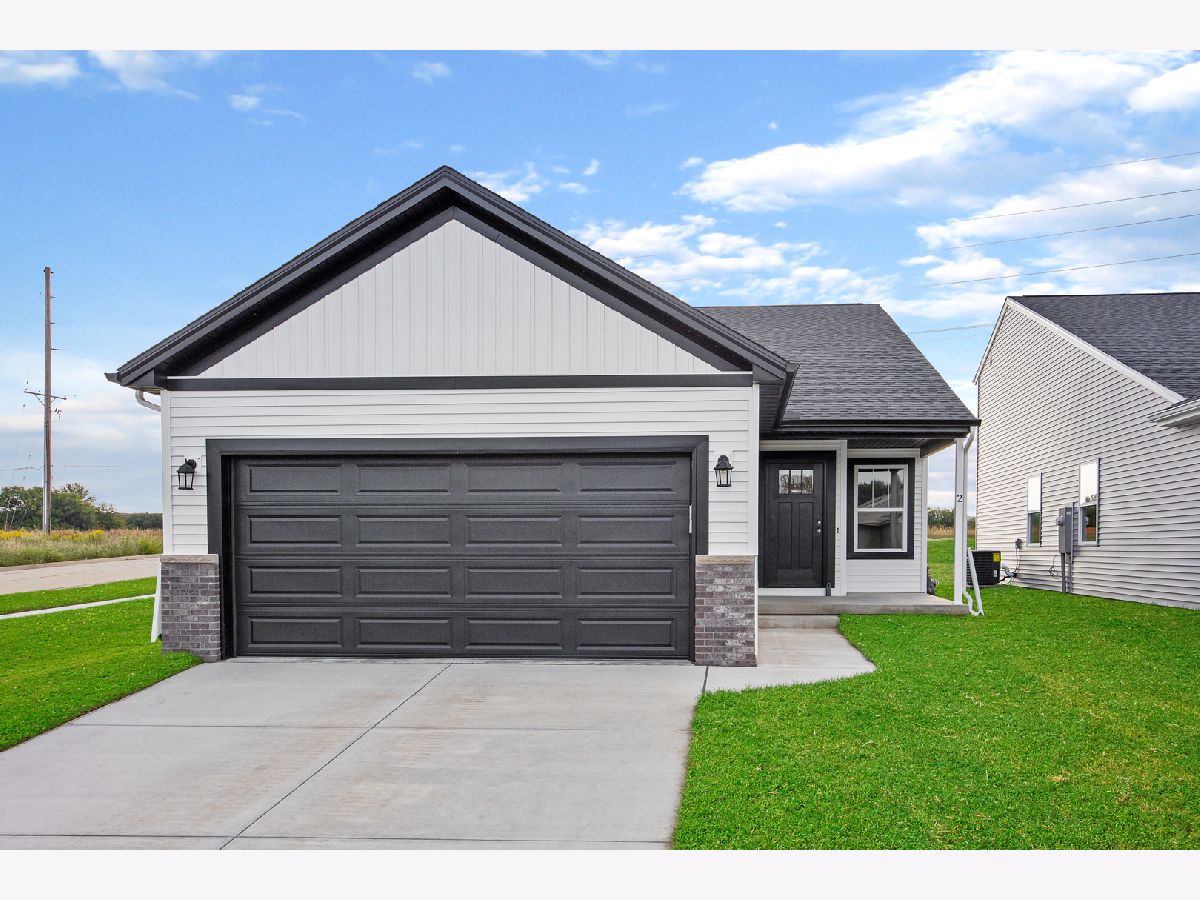 Homes Sold Bill's Place Bloomington Illinois, 2 Megan