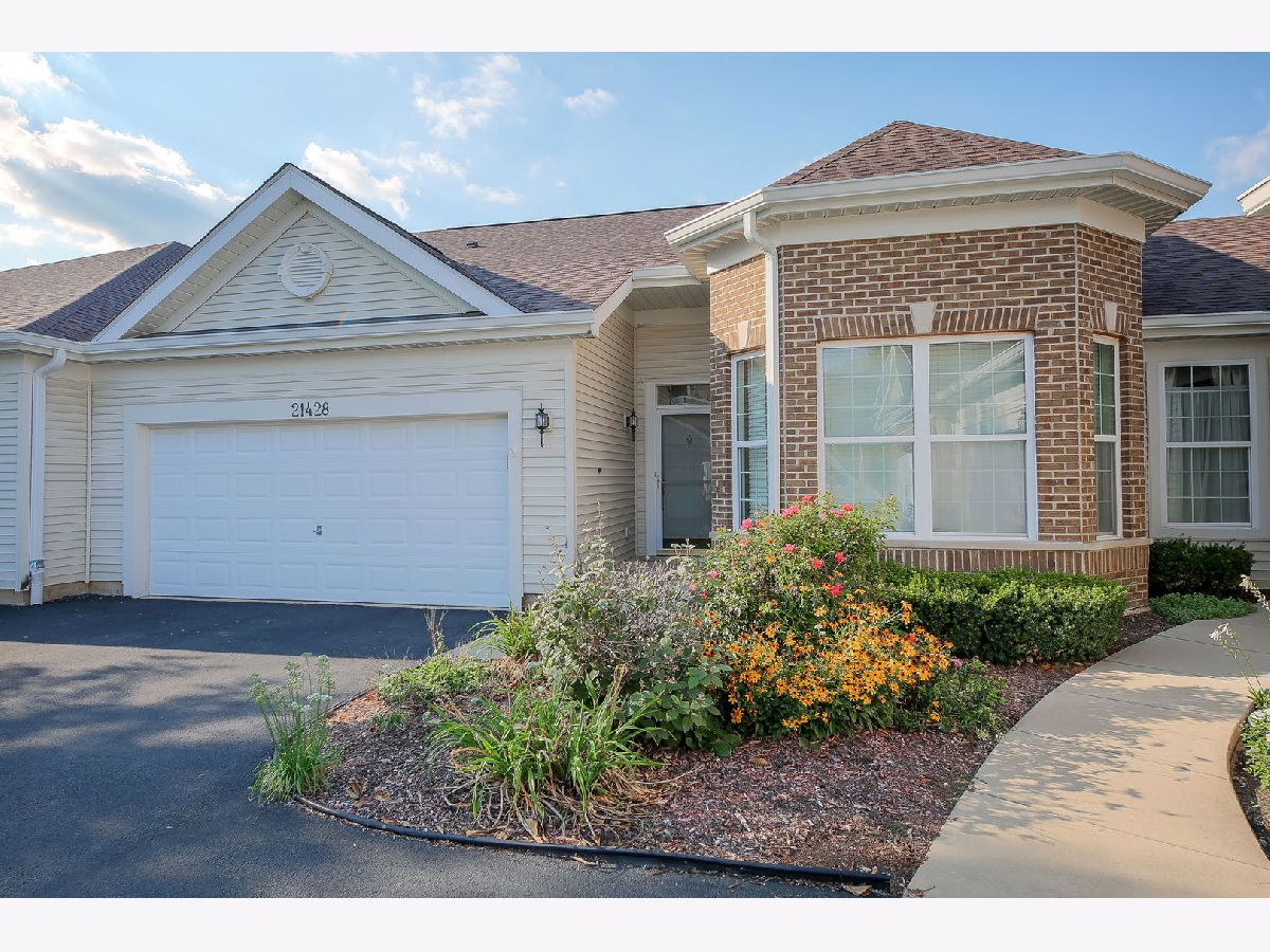 Carillon Lakes Crest Hill IL, Townhomes & Condos & Homes For Sale & For