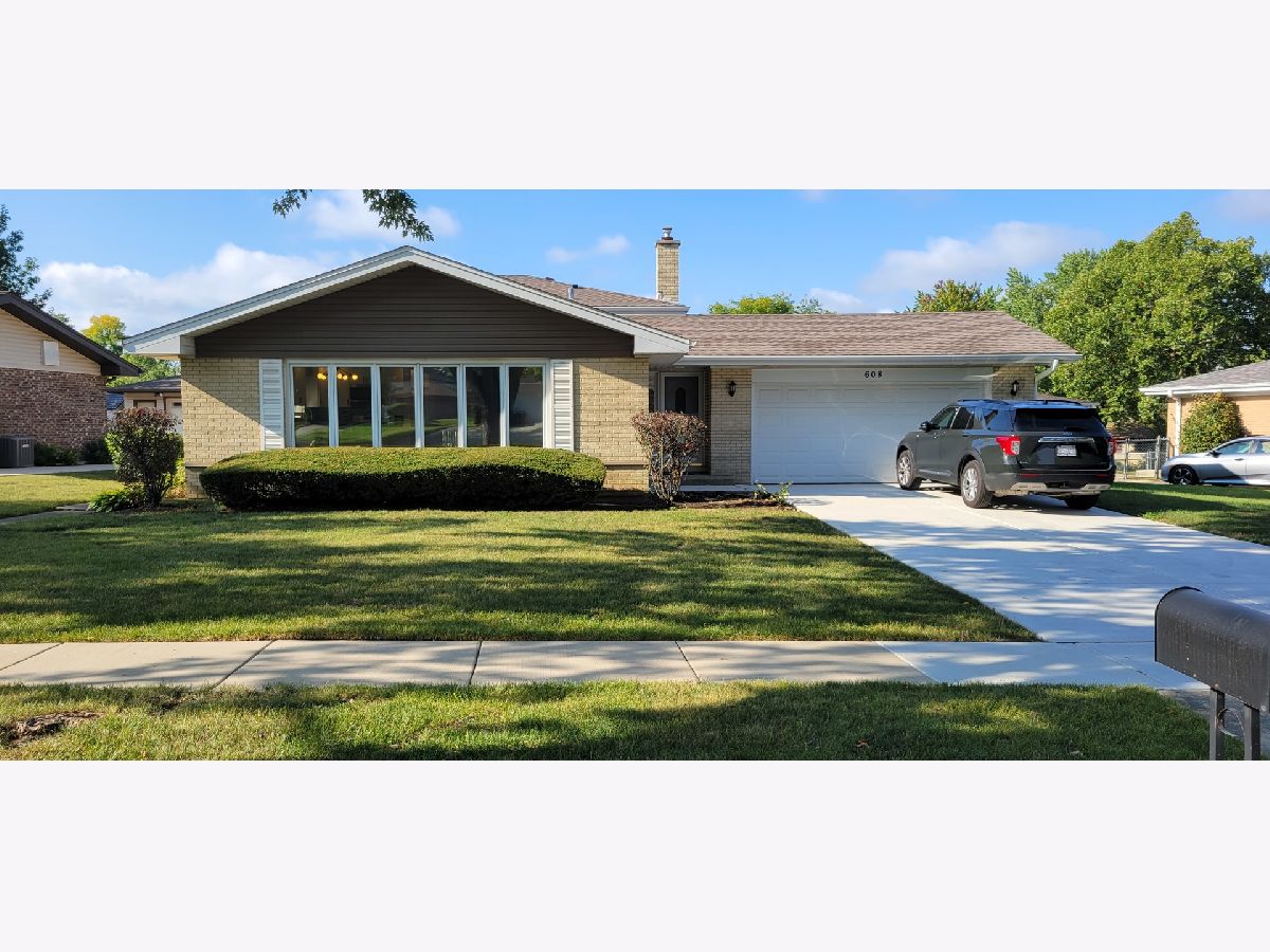 Homes & Condos & Townhomes Rented Lancer Park Schaumburg Illinois, 608 Trent