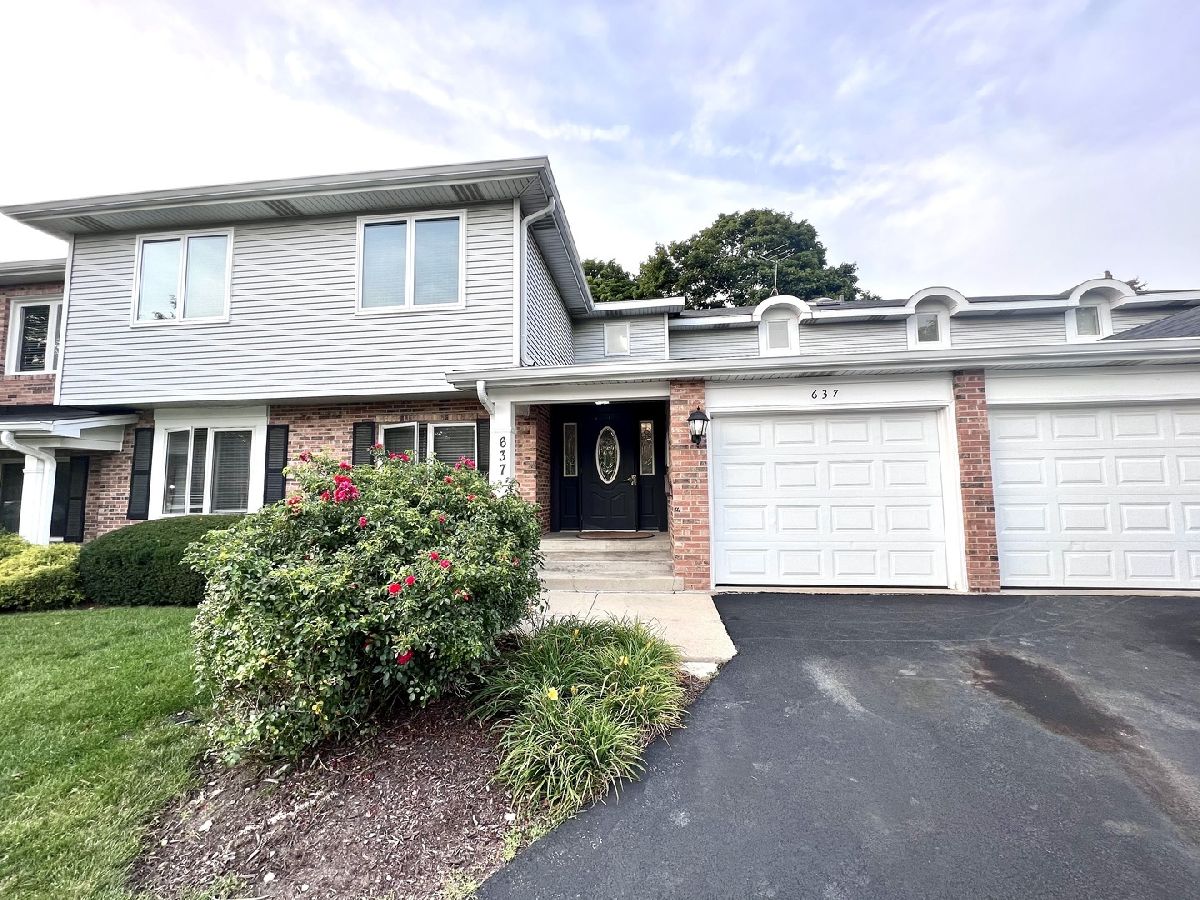 Condominiums Rented Creekside Court Naperville Illinois, 637 Dana