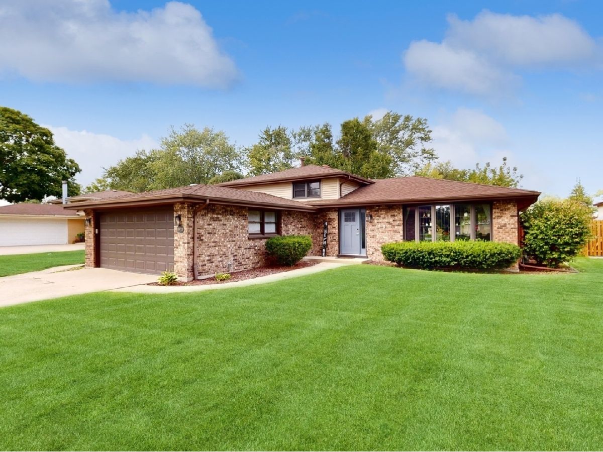 Homes Sold Rosehill Estates Downers Grove Illinois, 18W720 80th
