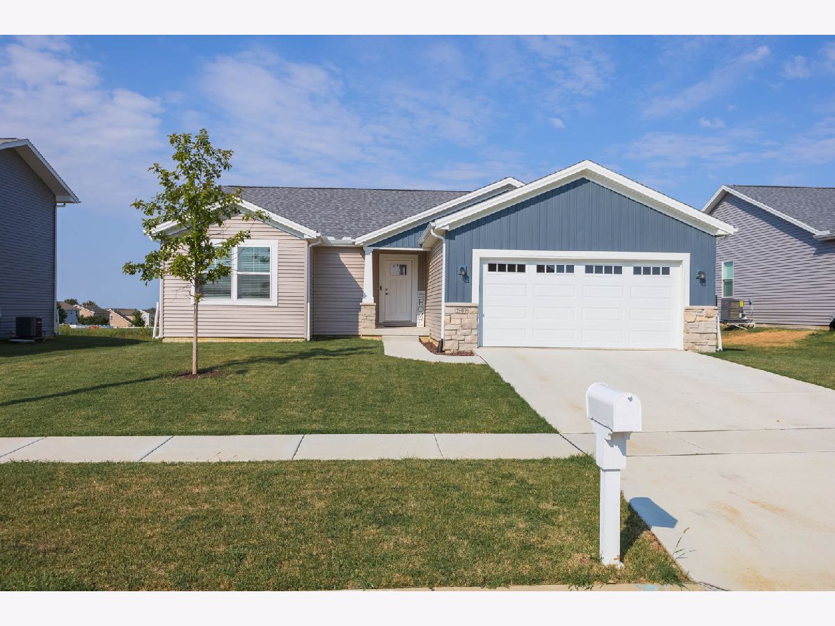 Homes & Condos & Townhomes Sold Cedar Ridge Bloomington Illinois, 2809 Conlor