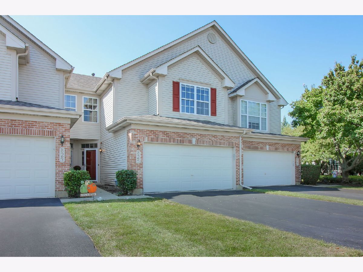 Townhomes Sold Stuarts Crossing St Charles Illinois, 825 Crossing