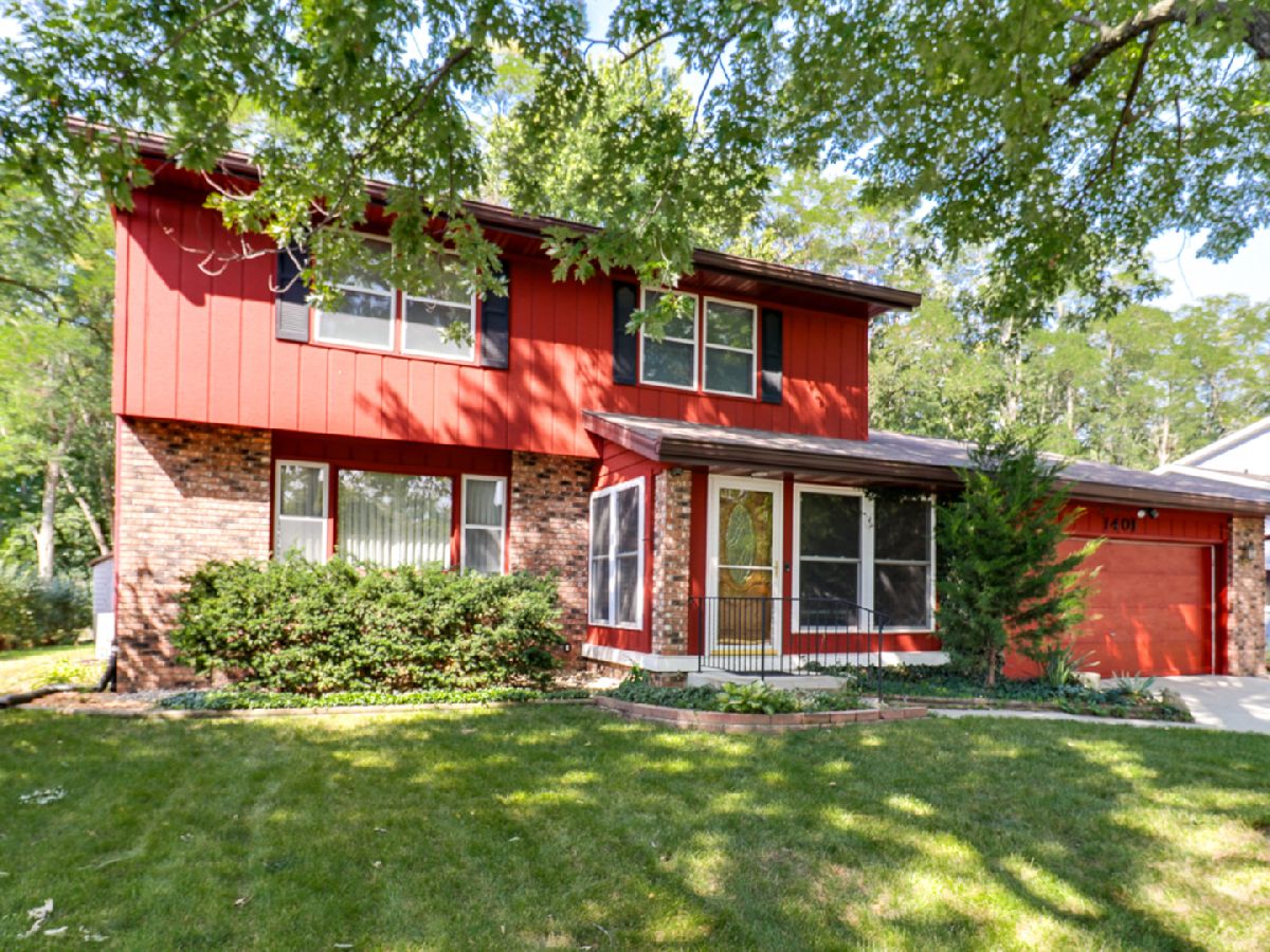 Homes Sold Den 2 North Normal Illinois, 1401 Heritage West