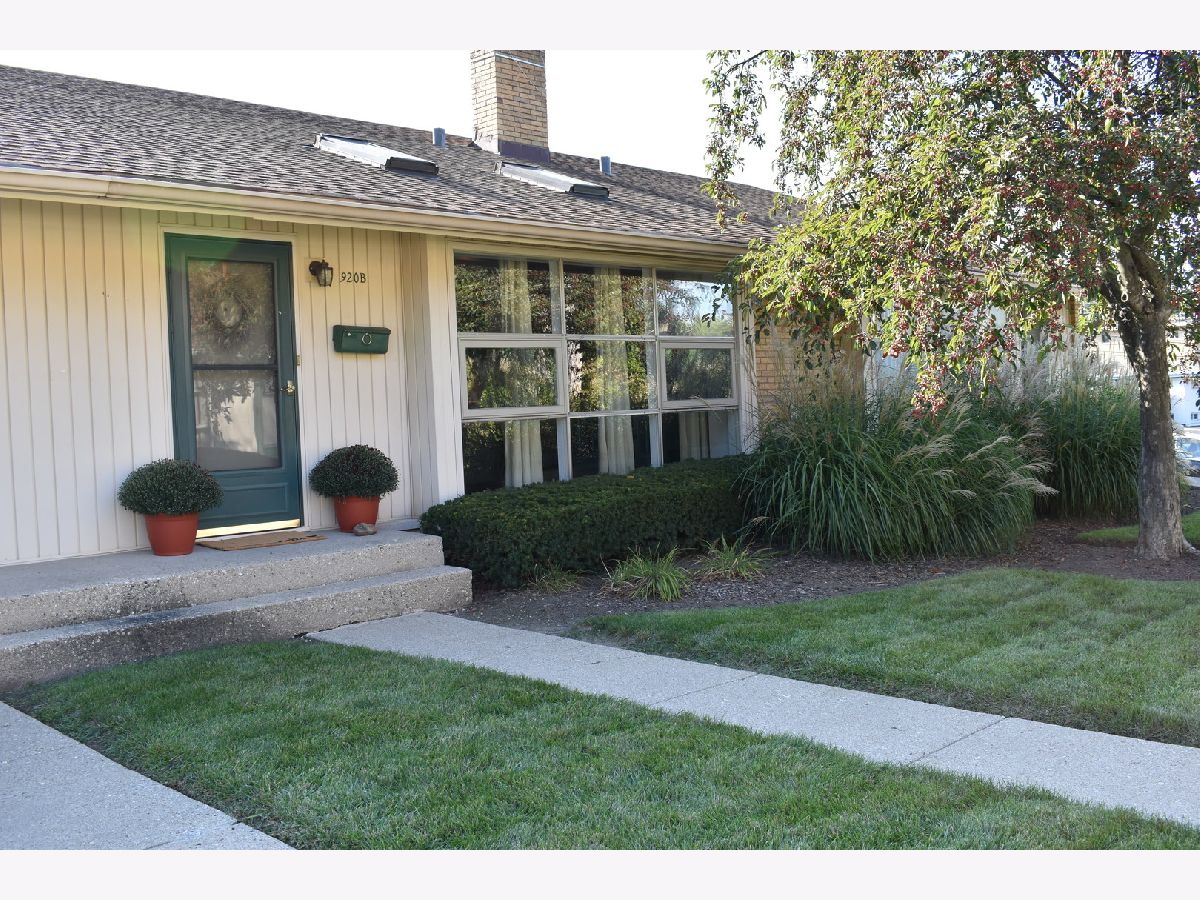 Townhomes Sold Bryton Square Libertyville Illinois, 920 Milwaukee