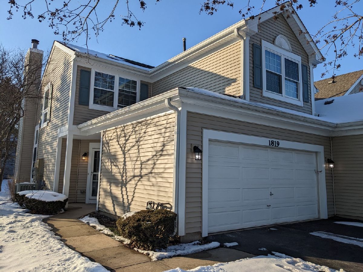 Townhomes & Condos Sold Tanglewood St Charles Illinois, 1819 Moore